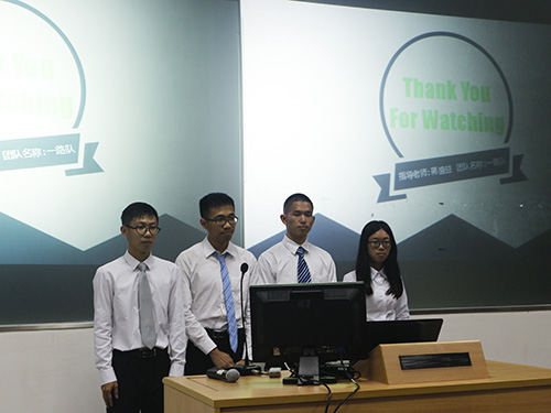 创意类一等奖队伍一路队做答辩 伟德bv国际体育