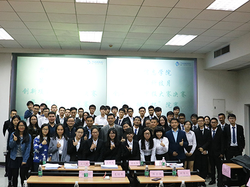 评委嘉宾与选手合影留念 伟德bv国际体育