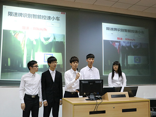 实践类一等奖队伍智能小车队做答辩 伟德bv国际体育
