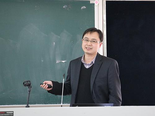 余博士作报告 伟德bv国际体育