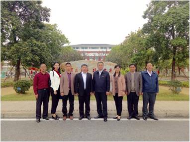 与清远市第一中学领导合影 与清远市第一中学领导合影